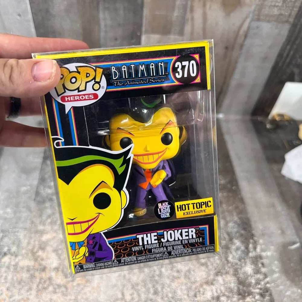 Funko Pop BlackLight: The Joker‎ #370 Batman Animated Series Hot Topic Exclusive